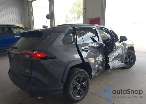2020 Toyota Rav4 Xle z USA, uszkodzony, nr VIN 2T3P1RFV9LW136825
